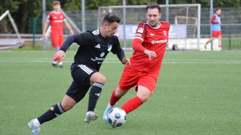 Im vierten Jahr nach dem Westfalenliga-Abstieg spielt der SV RW Deuten (in Schwarz) wieder um die Rückkehr.