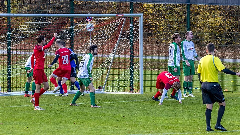 Da schien noch alles gutzugehen: Nach dem 2:2-Ausgleich von Andreas Götschl (Nummer 13) übernahm der FC Real Kreuth die Spielkontrolle, fing sich aber noch zwei späte Gegentore.