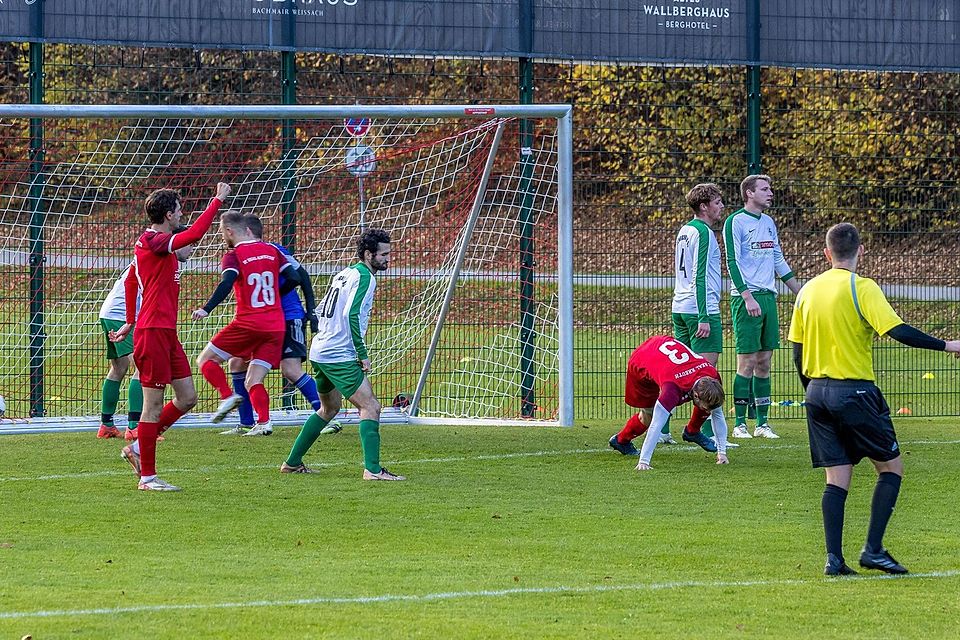 Da schien noch alles gutzugehen: Nach dem 2:2-Ausgleich von Andreas Götschl (Nummer 13) übernahm der FC Real Kreuth die Spielkontrolle, fing sich aber noch zwei späte Gegentore.