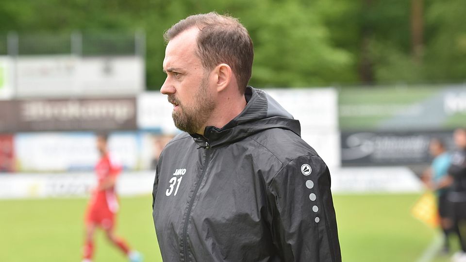 Der TSV Victoria Clarholz um Coach Christian Lichte unterliegt einem starken Gegner.