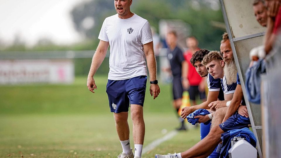 Olchings Trainer Felix Mayer.