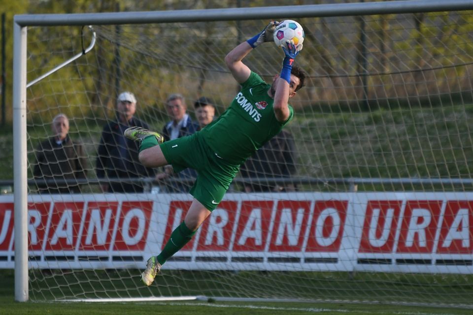 Flieger: Hüffelsheims Keeper Niklas König