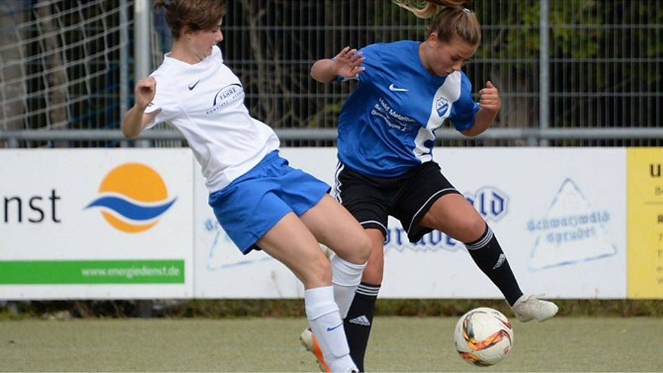 Robust am Ball: Lotta Kleiser (rechts) vom SV Titisee.  | Foto: Patrick Seeger