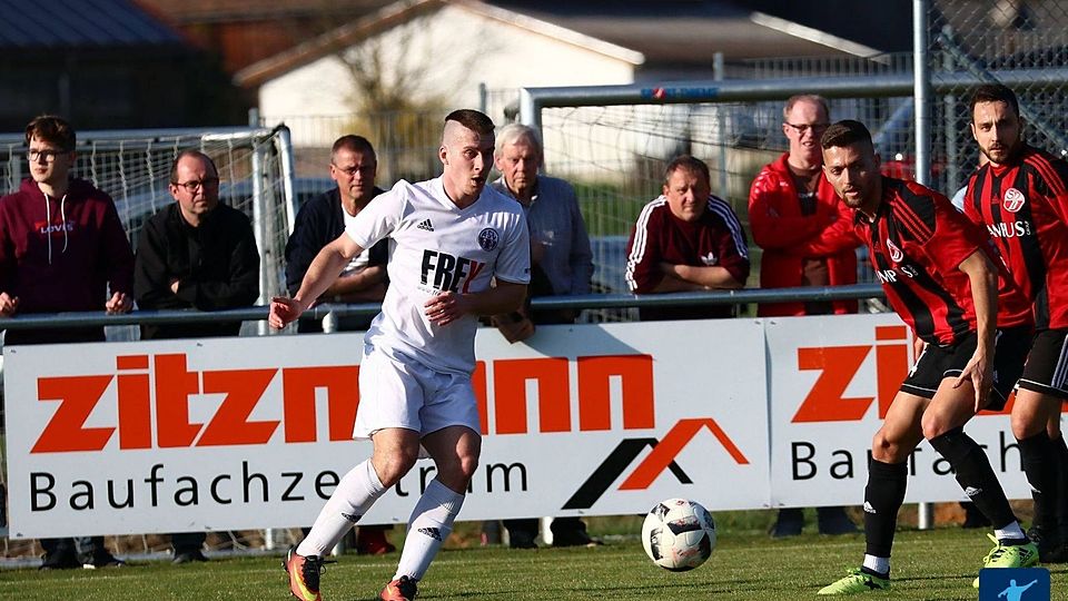 Michal Hvezda (weiße Trikot) zieht es zum 1. FC Bad Kötzting 