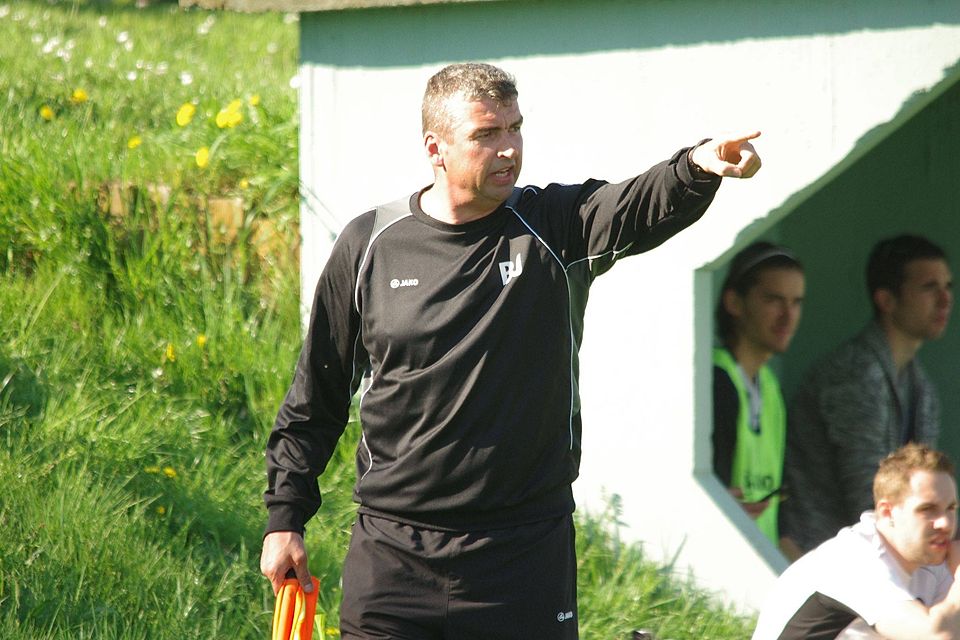 Trainer Jürgen Bauer möchte mit dem FC Tegernheim II wieder vorne in der Kreisklasse mitmischen. Foto: lst