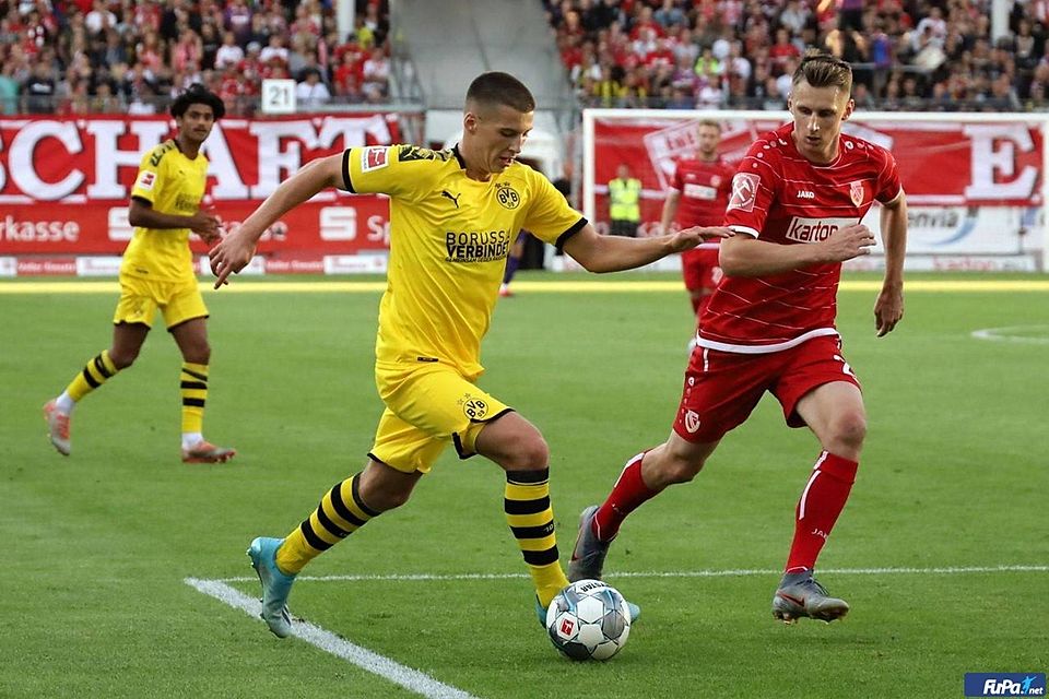 Damir Bektic (r.) trainiert bereits seit mehreren Wochen beim FC Energie Cottbus mit und kam unter anderem im Testspiel gegen Borussia Dortmund zum Einsatz.