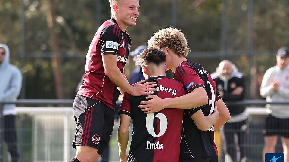 Jubel, Trubel, Heiterkeit herrscht derzeit beim 1. FC Nürnberg II, der sich nach dem heutigen Sieg über die SpVgg Bayreuth auf Rang eins der Regionalliga-Tabelle vorschieben kann.