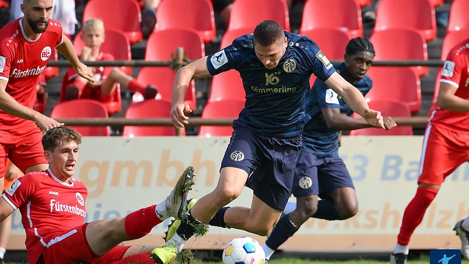 Nach der bitteren Niederlage gegen den Bahlinger SC will der FSV Mainz 05 II (hier in blau) endlich die ersten Auswärtspunkte einfahren.