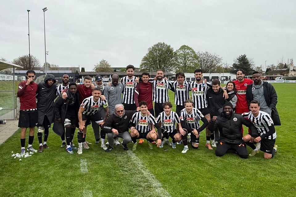 Zufriedene Gesichter bei YF Juventus nach dem Last-Minute-Sieg in Widnau.