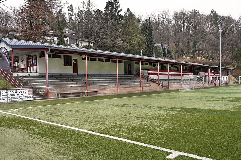 Hier auf der Tribüne des Heinrich-Ritzel-Stadion Michelstadt kam es am 1. Dezember zu den Auseinandersetzungen.