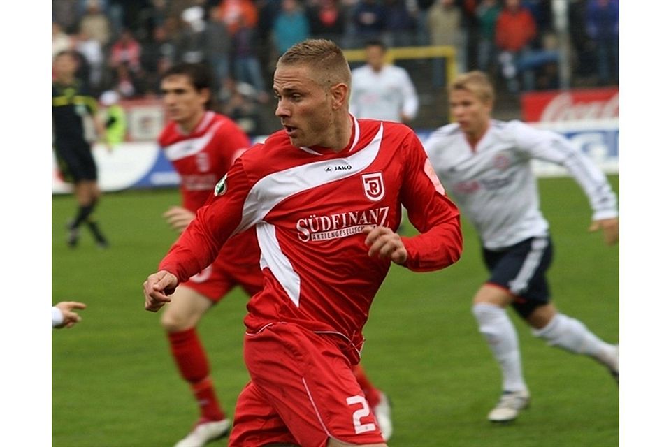 Tim Erfen wird auch in der neuen Saison das Trikot des SSV Jahn Regensburg tragen. Foto: ssv-jahn.de