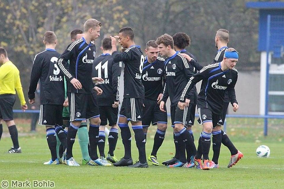 In der Jugend von Schalke 04 spielte Pascal Itter (gelbe Schuhe) u.a. mit Leroy Sane und Thilo Kehrer - und war sogar Kapitän.