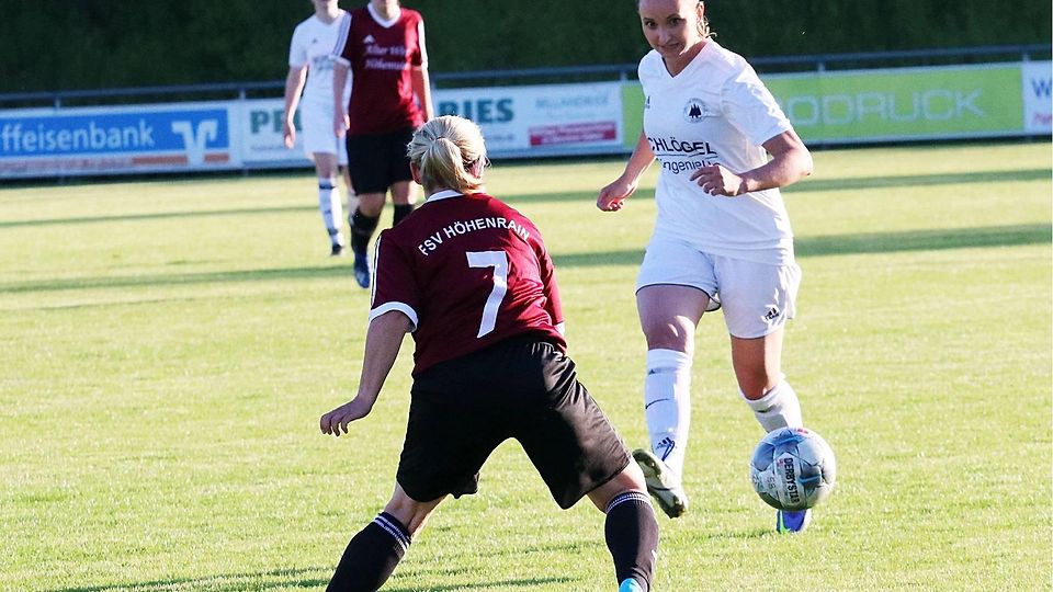 Mit 4:6 geschlagen geben mussten sich Neurieds Bezirksoberliga-Fußballerinnen um Alexandra Höhne (r.).