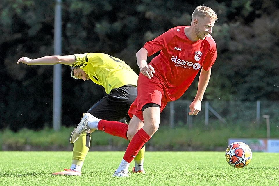 Toni Peric (rechts) und der TSV Neusäß ließen sich auch von der DJK Lechhausen nicht stoppen.