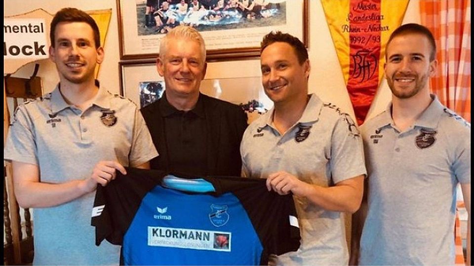 Jens Großmann (2. v. r) wird künftig als Trainer beim Landesligisten FC Bammental agieren. F: FCB