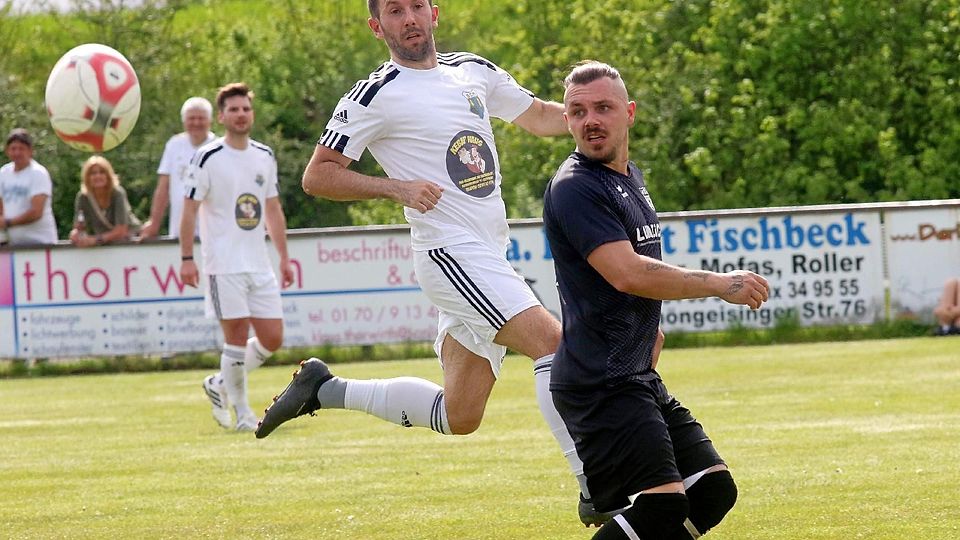 Die meiste Zeit überlegen war der SC Maisach (weiße Trikots) gegen den FC Eichenau.