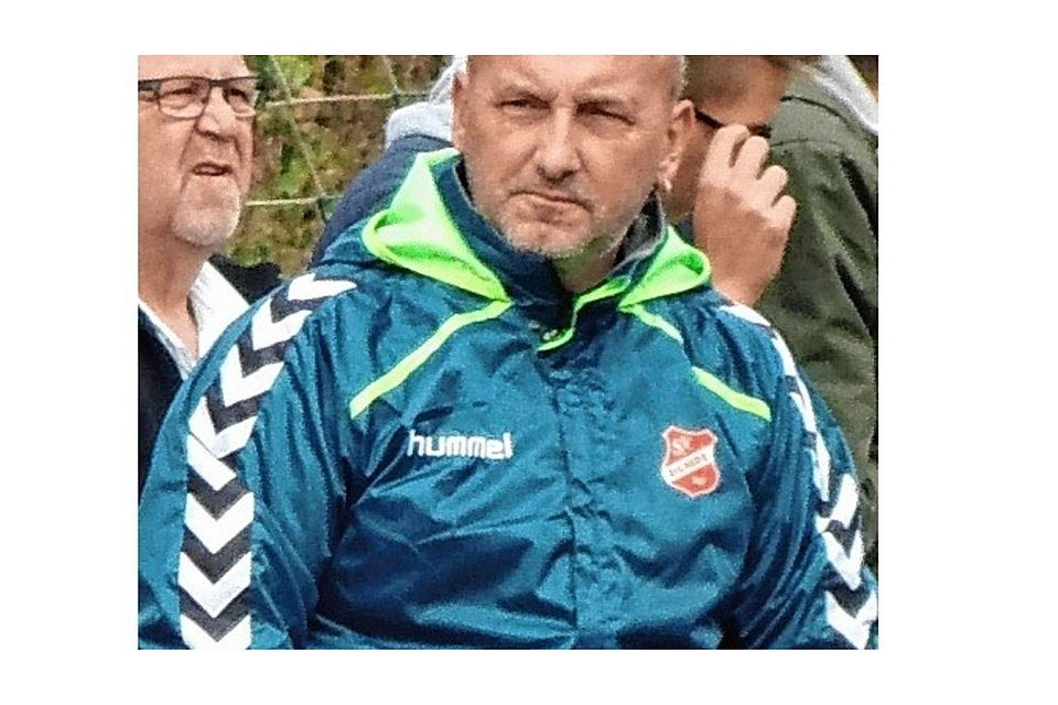 Ex-Coach Bernd Helbing-Saß sieht sich als Vater des Erfolges, auch wenn er vorzeitig gehen musste und Paul Kujawski als Trainer die Landesliga-Qualifikation mit dem SV Eichede II perfekt machte.