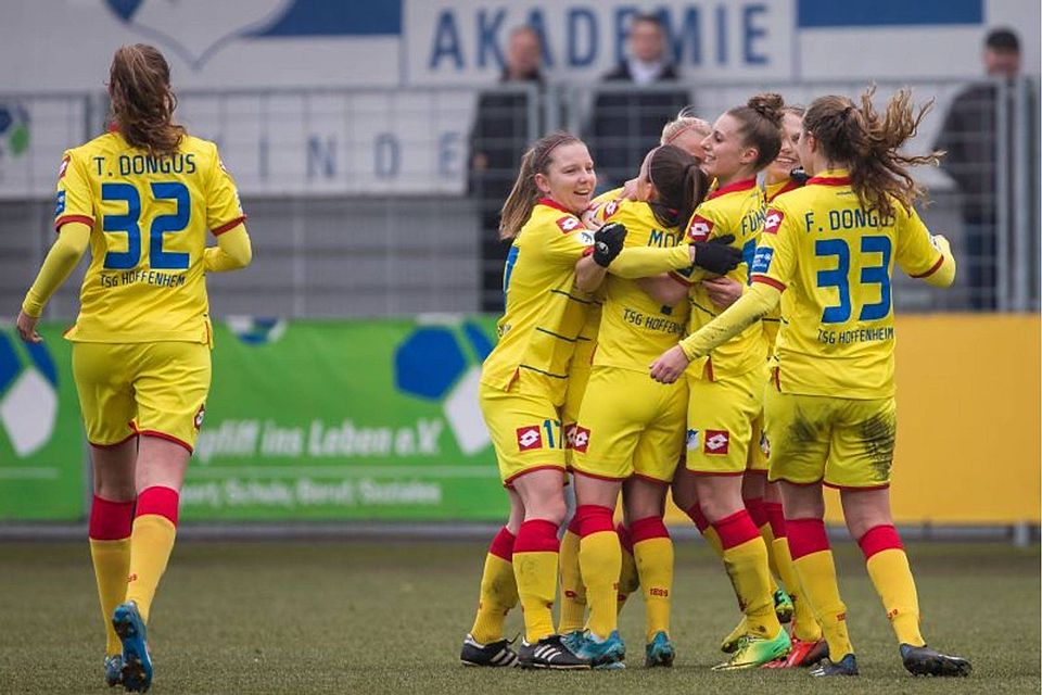 Viermal konnten sich die TSG-Frauen beim Auswärtsspiel in Duisburg über ein Tor freuen.    Foto: Uwe Grün