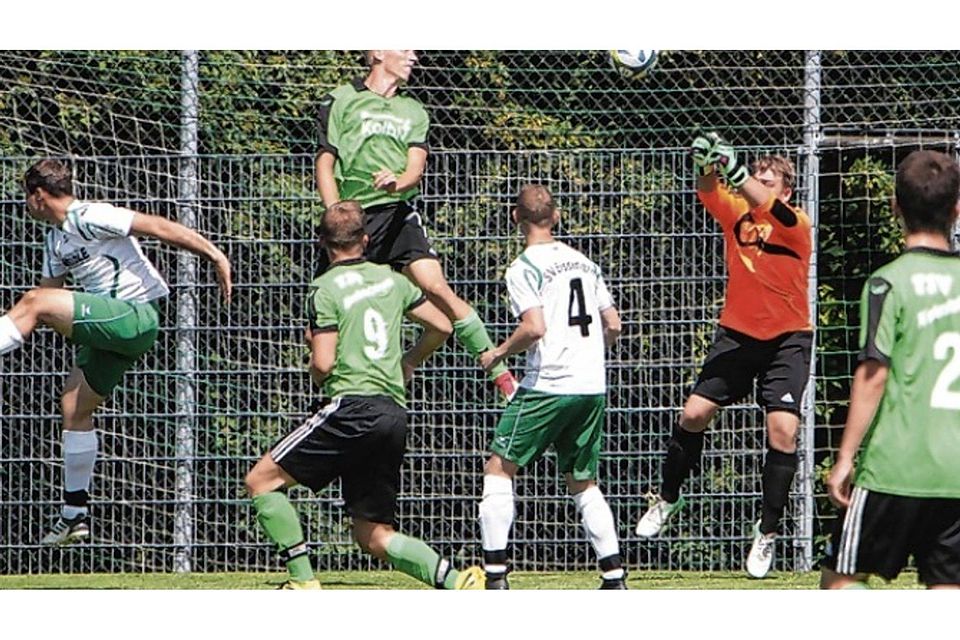 Den Aufstieg ließen sich Niederstotzingen (grüner Dress) nicht mehr nehmen  der 3:1-Sieg in Bissingen bescherte dem TSV den Aufstieg. Rudi Weber