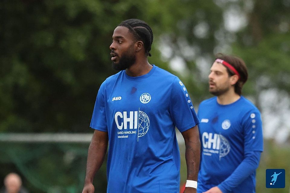 Lange Gesichter bei Derrick Amoako (links) und Marko Waldraff (rechts) nach dem 1:1 in Breidenbach. 