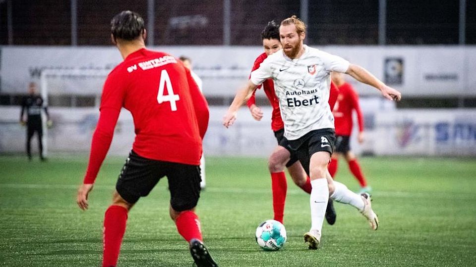 Nico Hammann (am Ball), bis Ende der Saison 2024/25 Leistungsträger des Hessenligisten SV Unter-Flockenbach, könnte sich bei seinem Jugendverein SG Wald-Michelbach verstärkt engagieren.	Foto: Sascha Lotz