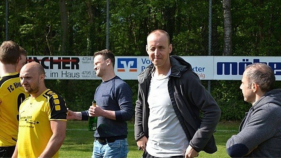 FC-Coach Werner Linnenbrink (m.) benötigt in der nächsten Saison einen neuen Spielführer.F: Schlichting