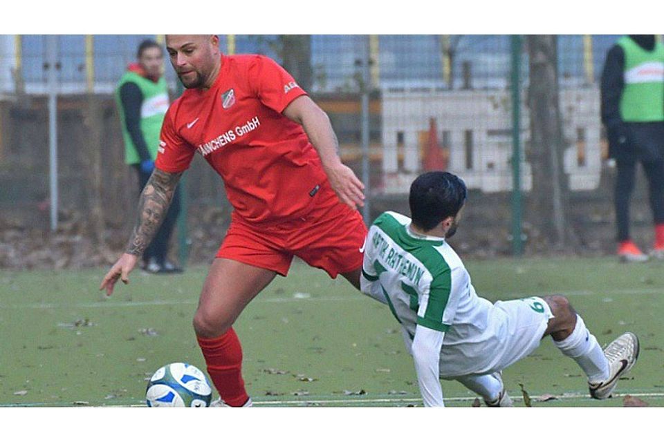 Sebastian Ghasemi-Nobakht (rot) wechselt vom CFC Hertha 06 zur SpVgg Hellas Nordwest F: Mehmet Dedeoglu