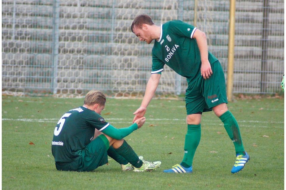 Erneuter Rückschlag im eigenen Stadion: Joseph Gröschke (rechts) muntert Alexander Sobeck auf. Foto: Mitsch Rieckmann