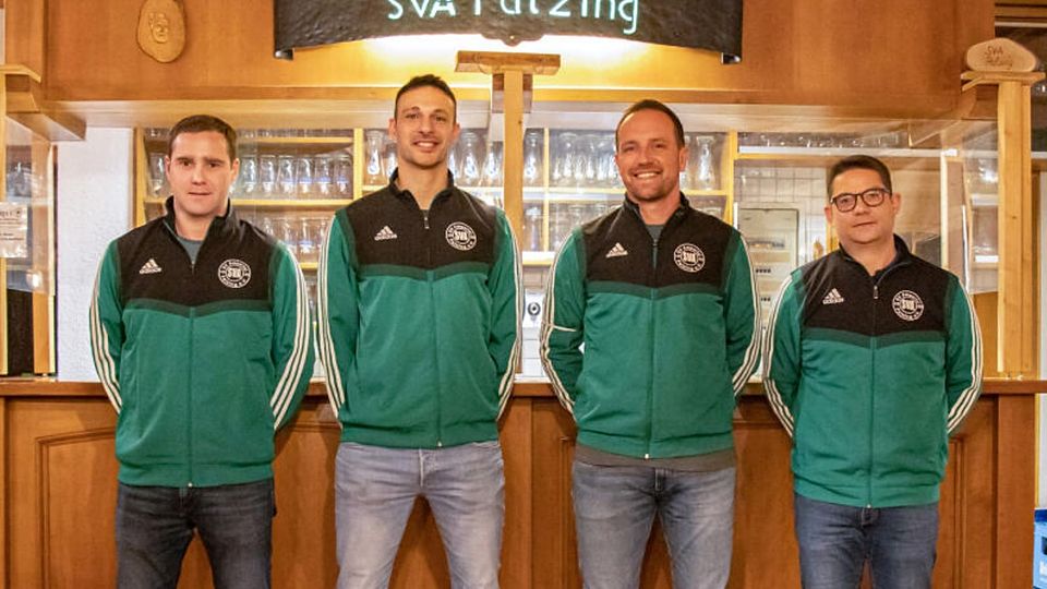 Trainerpräsentation beim SVA Palzing: von links Dominik Heiß, Gianluca Dello Buono, Manfred Bullok und Michael Mitterweger.