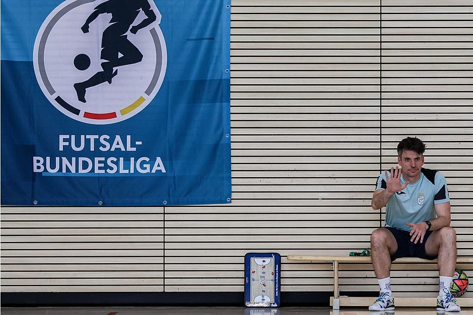 TSG-Trainer Christian Wölfelschneider (unten rechts) verfolgt mit seinem jungen Team ambitionierte Ziele. In der kommenden Saison möchte er wieder in der Relegation angreifen.