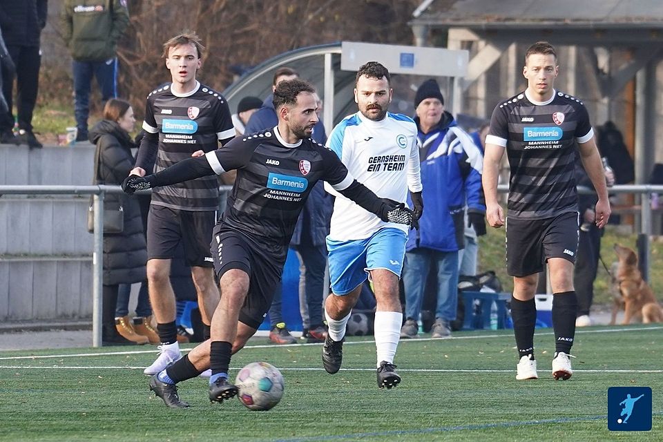 Der TSV Aschbach bleibt an der Spitze.