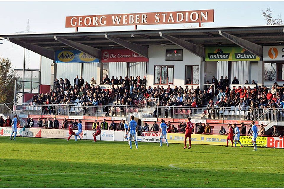 Mehr Unterstützung durch ihre Fans wünschen sich die Spieler des TSV Rain. Im Georg-Weber-Stadion wetterten einige Zuschauer in den vergangenen Partien gegen die Spieler, anstatt sie anzufeuern.	F.: Gerd Jung