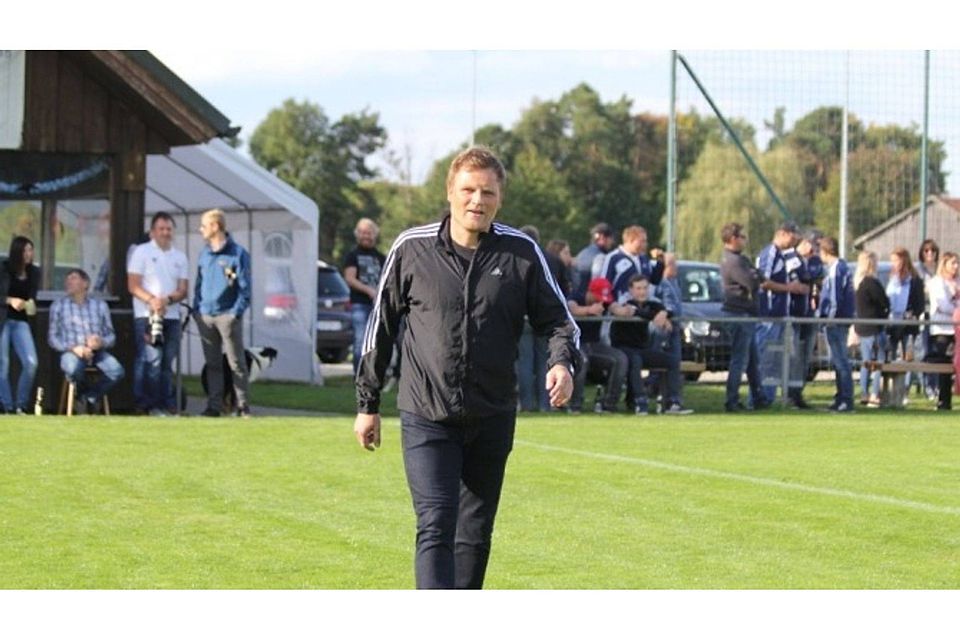 Andreas Rogalski ist zürück auf der Trainerbank der Frösche   Foto: Mühlbauer