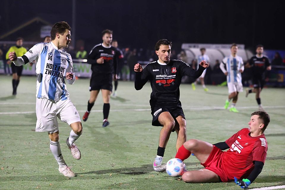 Seine Rückkehr wäre besonders wichtig: Weidens Torwart Vladislav Liharev (r.) Seine Rückkehr wäre besonders wichtig: Weidens Torwart Vladislav Liharev (r.)