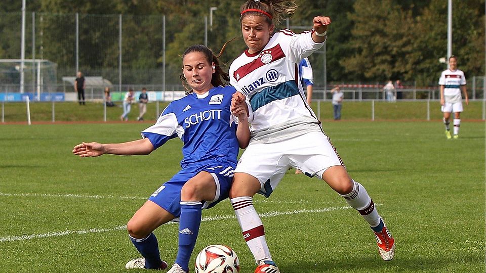 Einsatz fraglich: Schott-Spielerin Celina Beuter (links), hier im DFB-Pokal gegen Bayern München, droht auszufallen.	Archivfoto: imago