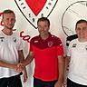 Der neue Co-Spielertrainer Marius Hinkel (links) mit Abteilungsleiter Georg Plank (Mitte) und Trainer Martin Mühlberger.