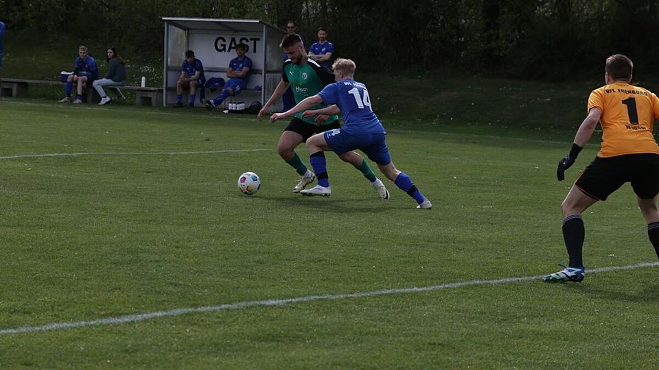 Aus der Distanz traf Omer Grbic (l.) für den TSV Pentenried zum 1:0.