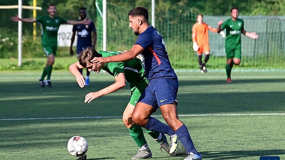 Der MSV Bonn tat sich mit der kompakten Wormersdorfer Defensive schwer.