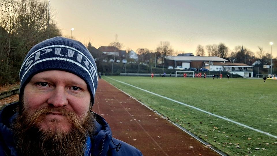 Der bekannte Groundhopper Alexander Matzka war in Oberbayern unterwegs. Hier ist er bei der SpVgg Attenkirchen