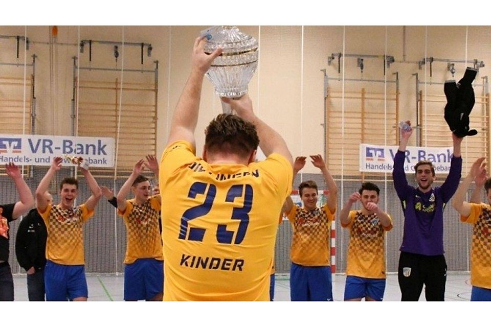 So feierte die SSV Dillingen vergangenen Winter den Triumph bei der Futsal-Landkreismeisterschaft.  F: Walter Brugger