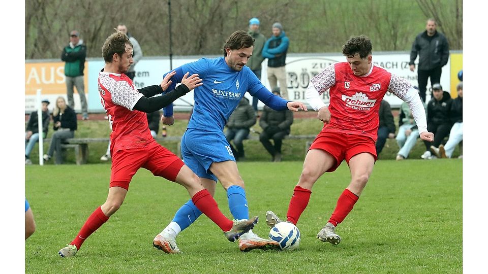 Fußball; Saison 2025/26; Kreisliga; Thomas Andrä (in Blau) vom ASV Habach im Heimspiel gegen den MTV Berg am 21. März 2026