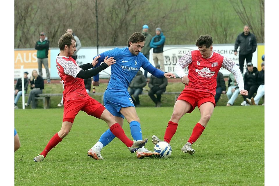 Fußball; Saison 2025/26; Kreisliga; Thomas Andrä (in Blau) vom ASV Habach im Heimspiel gegen den MTV Berg am 21. März 2026