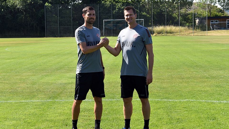 Kickers-Chefcoach Marco Wildersinn (li.) begrüßt seinen neuen Torwarttrainer Daniel Bernhardt. 