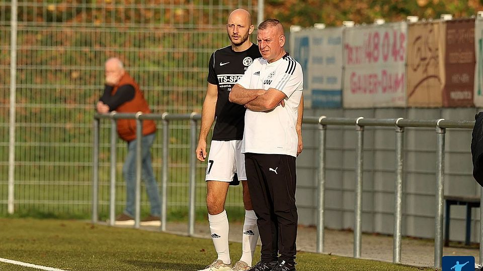 Uwe Wess erhält in der kommenden Saison einen neuen Co-Trainer - Peter Schömann (rechts) tritt kürzer