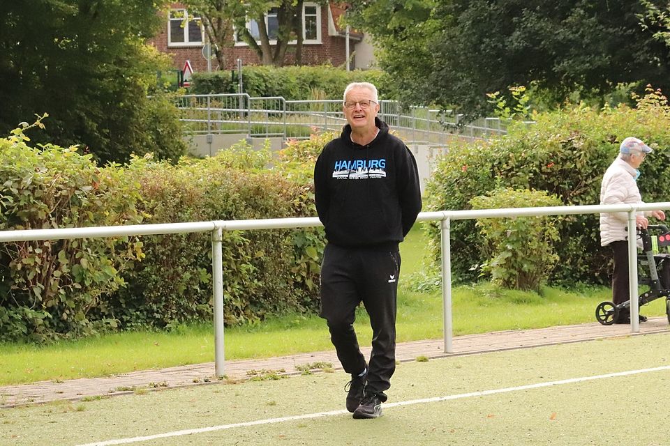 Sehr zufrieden schaute Apensens Trainer Peter Steffens in die Kamera.
