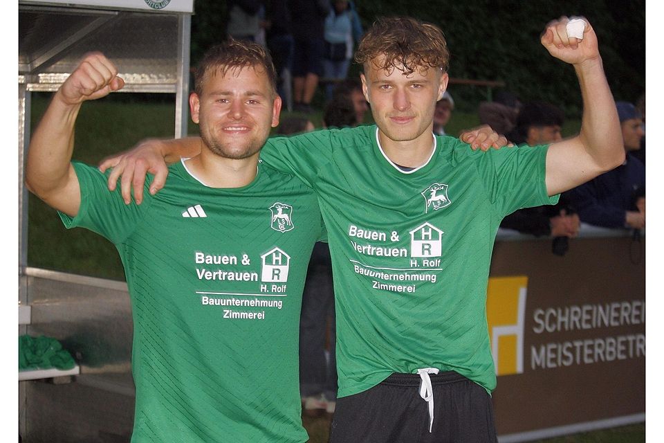 Michael Schnaderbeck (li.) und Maximilian Merklinger schießen den Lenggrieser SC zum 2:0-Sieg über Unterpfaffemhofen.