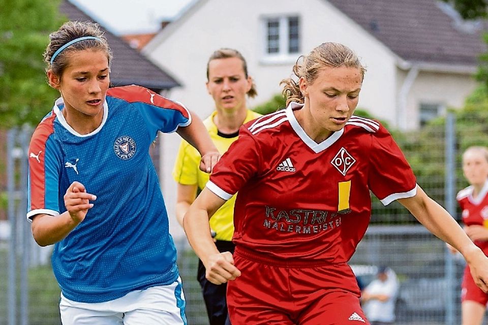 Durchsetzungsstark in die Bundesliga: Osnabrücks Anna Weßeler (rechts) im Aufstiegsspiel gegen Kiel.