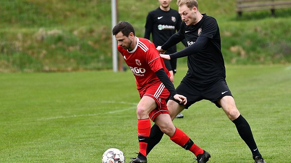 Der TSV Dietfurt (in Rot) feierte neben dem Derbysieg in Beilngries auch drei wichtige Punkte im Abstiegskampf.