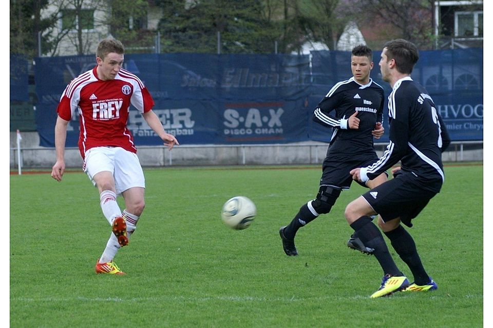 Eine starke Leistung bot Youngster Simon Meindl, der in der ersten Halbzeit am Innenpfosten scheiterte.  Foto: Eberhard Viehauser