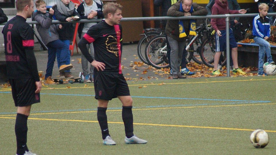 Matchwinner: Torschützen Christian Kran (l.) und Jan Welker (r.) beim Freistoß. F: Bokun